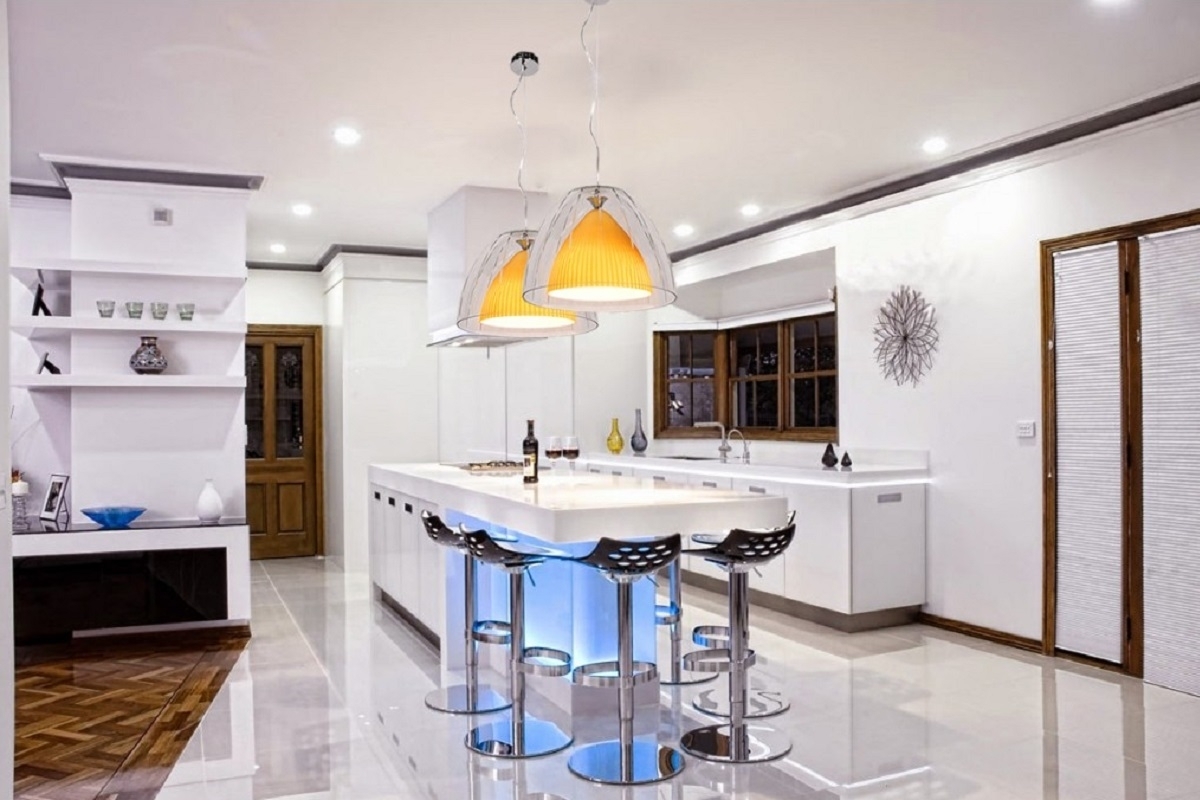 Lampadario moderno doppio vetro per una cucina giovanile ed elegante