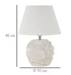 Lampada in ceramica bianca dalle forme morbide e arrotondate