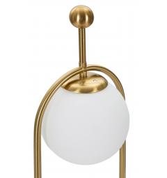 Lampada da tavolo in metallo dorato dalle linee semplici con elegante sfera paralume in vetro bianco