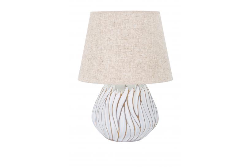 Lampada da tavolo in resina con eleganti decorazioni lineari in rilievo. Completa di paralume in tessuto beige