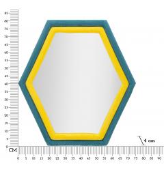Specchio da parete esagonale con semplice cornice in legno rivestito in tessuto
