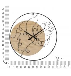 Orologio in metallo e legno dalle linee morbide che compongono un volto e delle foglie