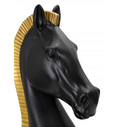 Cavallo degli scacchi nero con eleganti decorazioni dorate