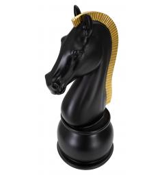 Cavallo degli scacchi nero con eleganti decorazioni dorate