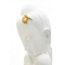 Elegante testa di buddha finemente decorata con foglie dorate