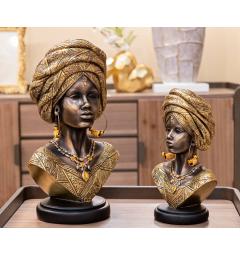 Busto di donna con turbante e vestiti che richiamano le tribù africane