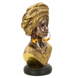 Busto di donna con turbante e vestiti che richiamano le tribù africane