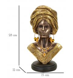 Busto di donna con turbante e vestiti che richiamano le tribù africane