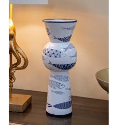 Vaso in ceramica bianca con pesci e decorazioni blu