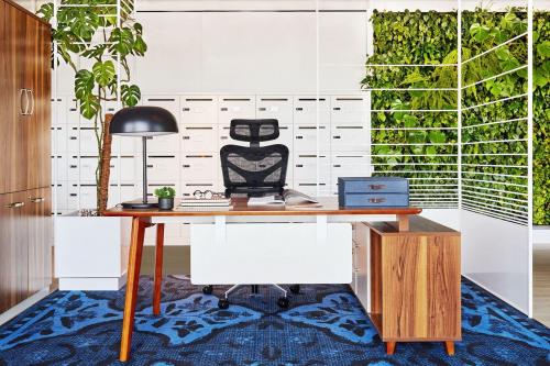 Scrivanie ufficio moderne in legno con accessori-Arrediorg.it